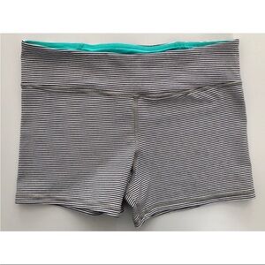 Aerie • M • Yoga Lounge Shorts Black White Striped